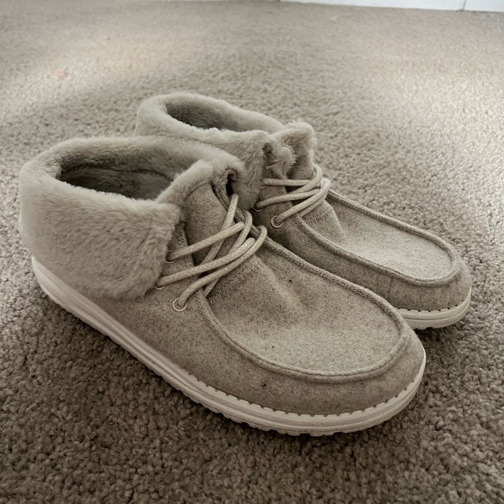 Fuzzy hey dudes hardly worn